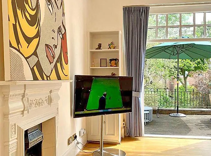 Amazing Holidays Home With A Terrace London